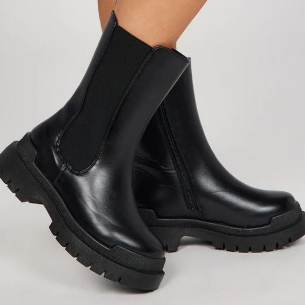 Fashion Nova Chelsea Black Boots